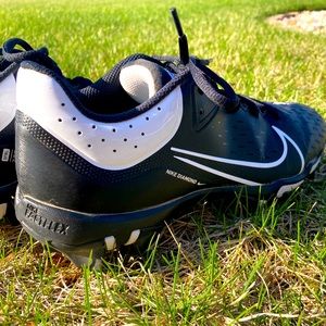 Nike Diamond Woman’s Softball Cleats Size: 8.5 Condition: almost perfect